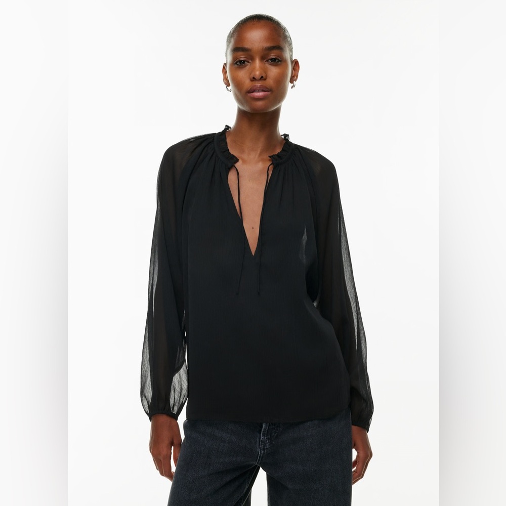 Aritzia Little Moon Daytrip Blouse